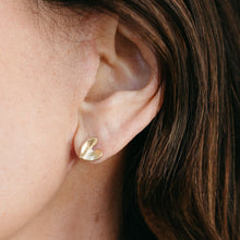Load image into Gallery viewer, Linda (Heart) Earrings
